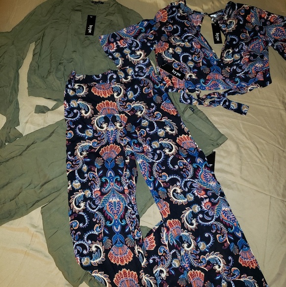 2 two piece sets( selling both for $40)SOLD - Picture 3 of 3